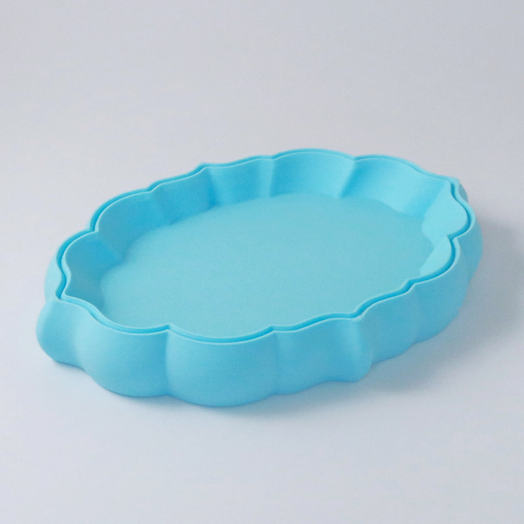 Blue cloud-shape tray on a light gray background